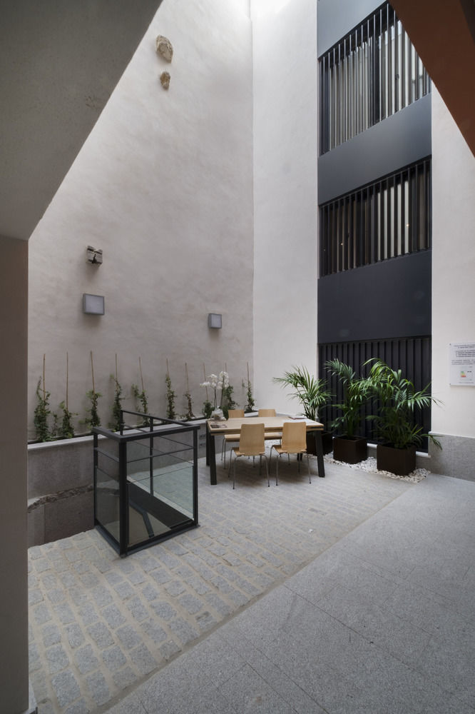 Maier Apartment *